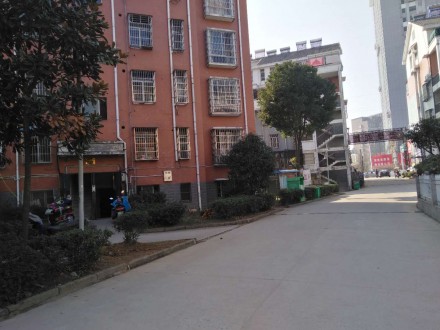 宏泰花园110平精装带车库99.8万出售