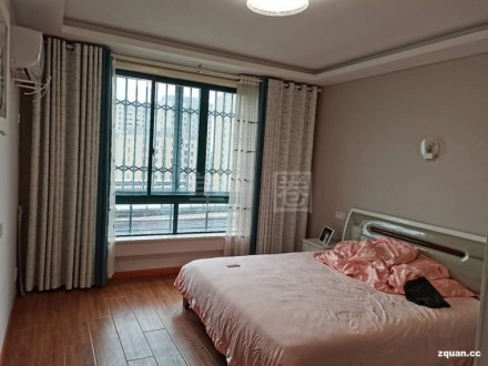 金色家园6楼带复式 3室 125㎡ 128万 精装修