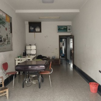 环城北路店面 248㎡ 128万 精装修
