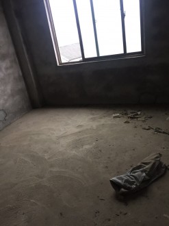 晋湖家园 3室 140㎡ 121万 毛坯带车位带杂物间