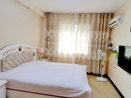 振龙山庄 3室 134㎡ 106万 精装修带杂物间