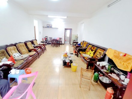 宏泰花园 3室 143㎡ 105万 精装修带杂物间