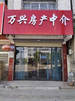 天龙山庄 3室 95㎡ 70万 普通装修带杂物间