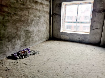 晋湖家园 3室 140㎡ 121万 毛坯带车位杂物间