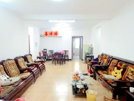 宏泰花园 4室 143㎡ 108万 精装修带杂物间