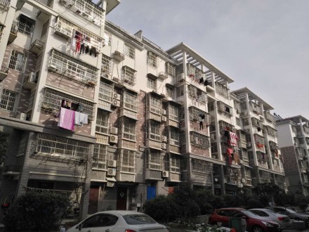 振龙山庄 3室 140㎡ 108万 精装修带车库