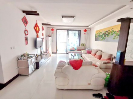 振龙山庄 3室 131㎡ 106万 精装修带杂物间