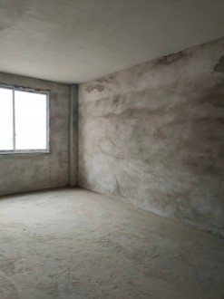 晶星家园 3室 123㎡ 106万 毛坯+车位，杂物间