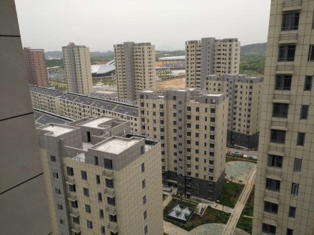 晋湖家园 3室 147㎡ 126万 毛坯带车位杂物间