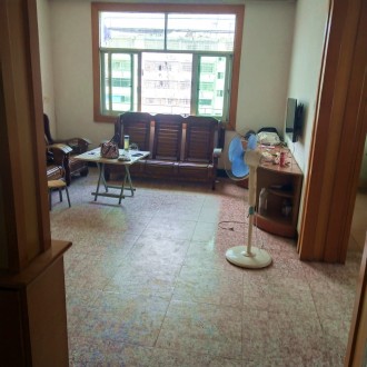 粮贸小区中间层 3室 91㎡ 带13㎡杂物间 71.8万