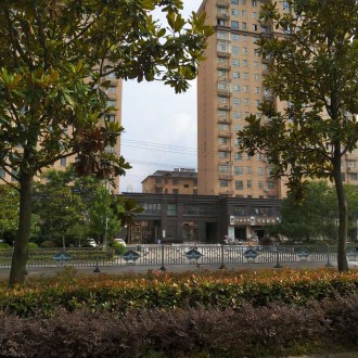 方竹园好楼层边户 3室 133㎡  毛坯带杂物间 105万