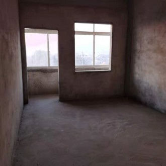 体育管附近电梯房 3室 120㎡ 100万 毛坯