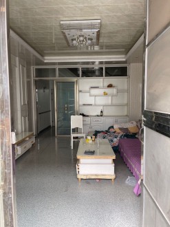 富强路一间三层庭院 4室 180㎡ 98万 精装修