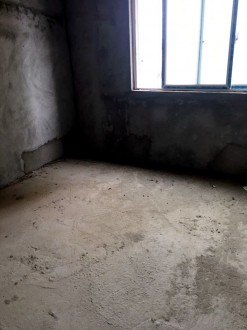 普贤花园 3室 132㎡ 125万 毛坯带车位杂物间