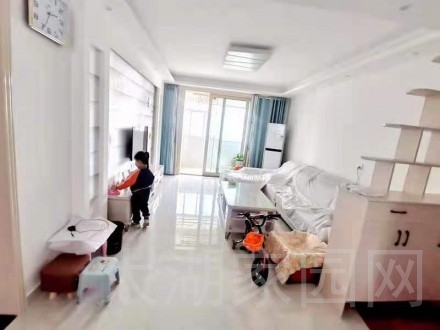 振龙山庄 3室 2厅1卫108㎡ 110万 豪华装修含26平米车库