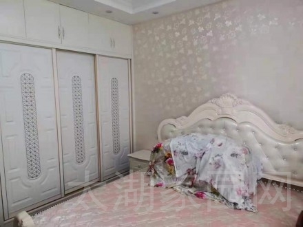 振龙山庄好楼层 3室 121㎡  精装修带车库 102.8万