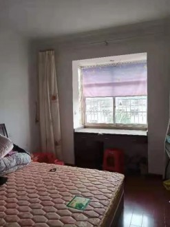 天龙东村中间层 3室 146㎡  精装修带车库 118万