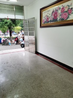 人民路店面118号 3室 148㎡ 71.8万