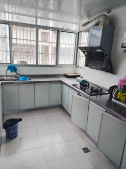 振龙山庄好楼层 3室 107㎡  精装修带杂物间 87.8万