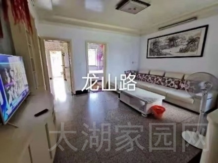 龙山路华联附近 3室 86㎡ 74.8万