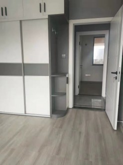 新小新校区 3室 113㎡  精装修 102.8万