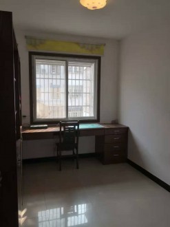 龙安小区中间层 3室 127㎡ 81.8万 精装修
