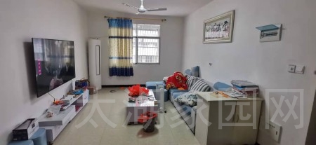 人民路中心位置 3室 117㎡ 81,8万带杂物间