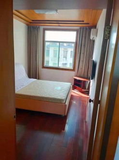 建安公司 3室 113㎡  精装修带杂物间 78.8万