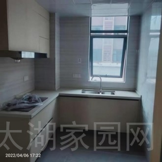御湖城养老中心3楼 3室 120㎡ 72.8万 精装修