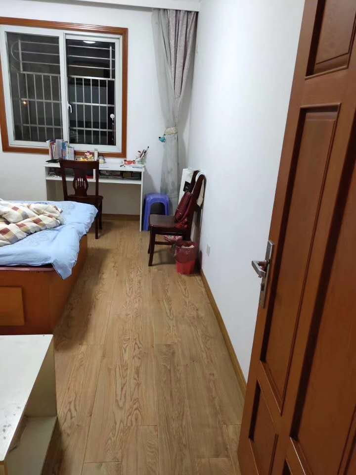 振龙山庄精装带杂物间另有车库