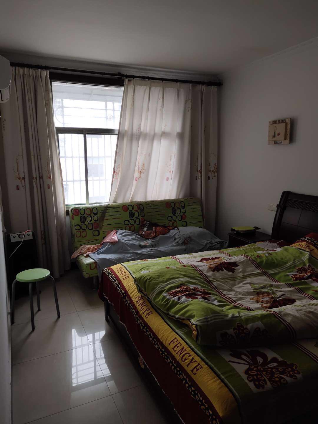 天龙新村三室两厅一卫精装房