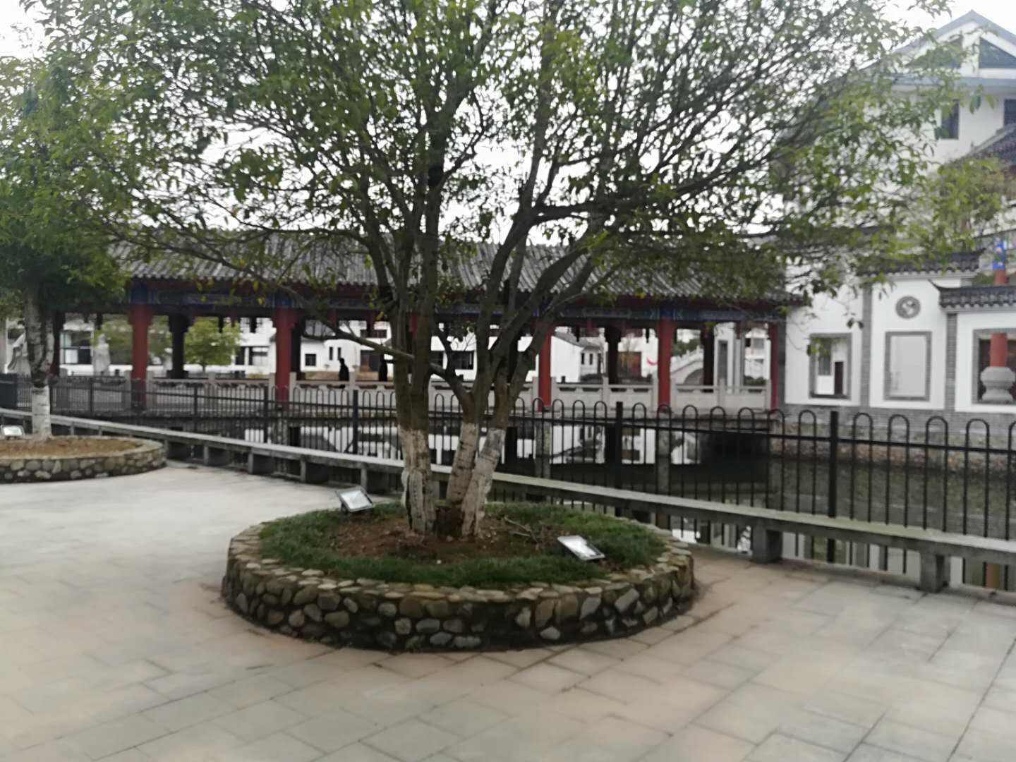 烟雨江南楼梯精装修房出售