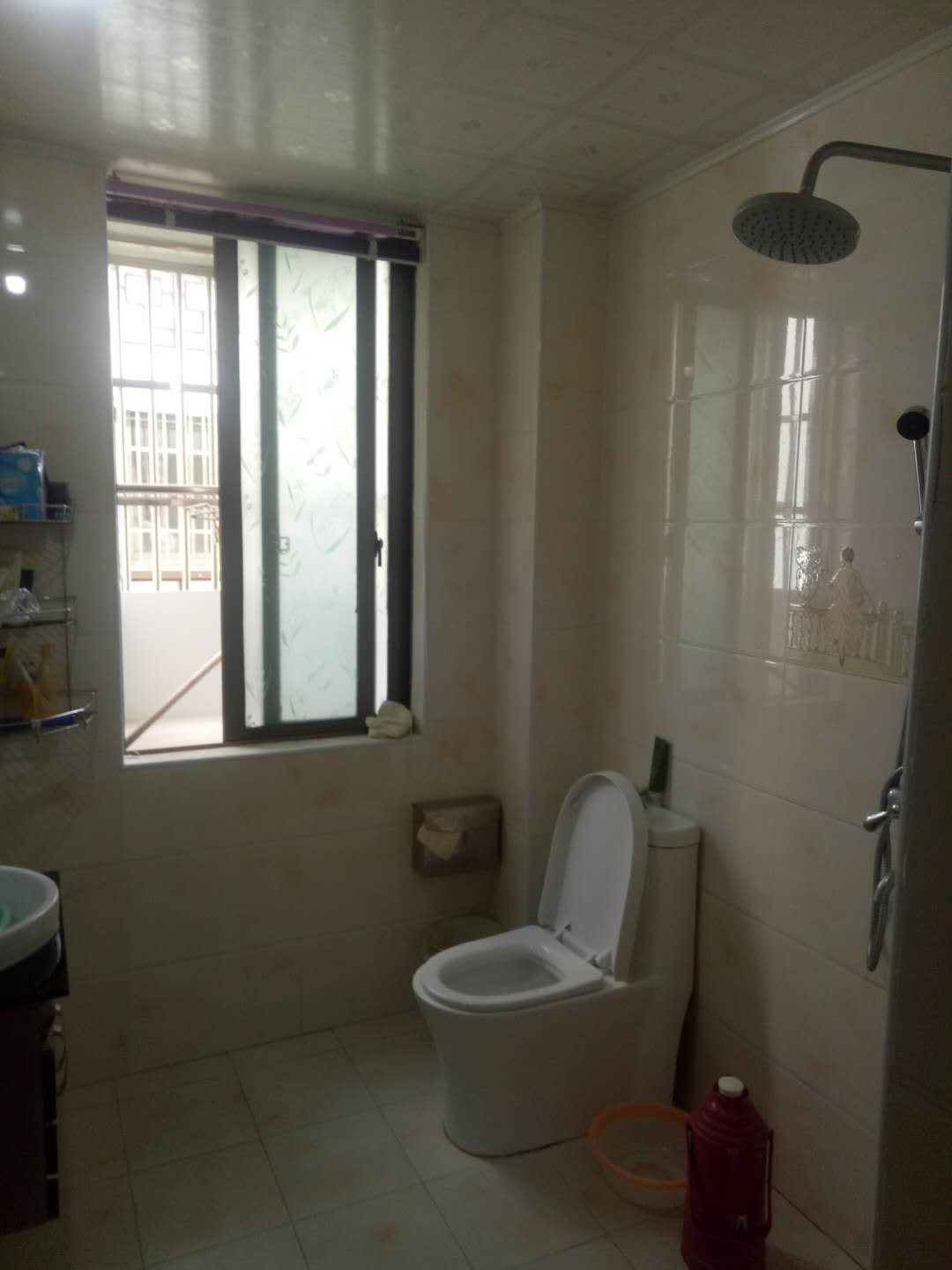 烟雨江南2楼86平方精装修带车库76万出售