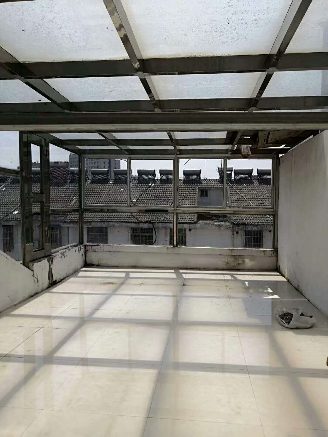 宏泰花园  5楼108㎡十6楼80平十大露天阳台 95万元