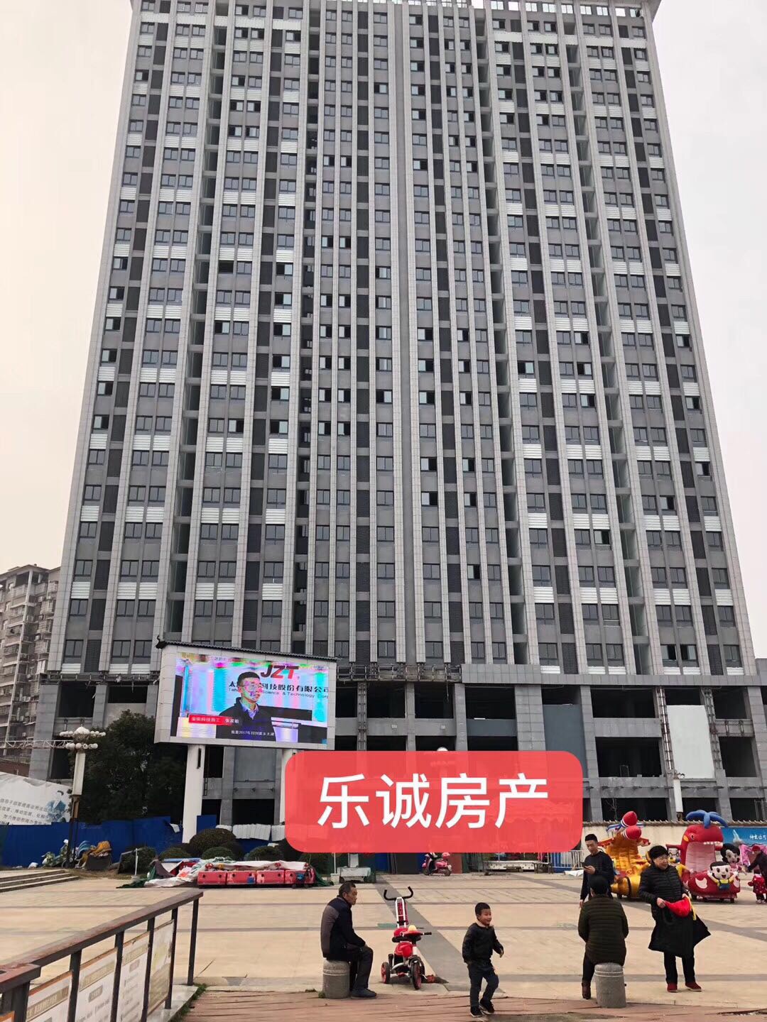 财富广场  105㎡ 72万元