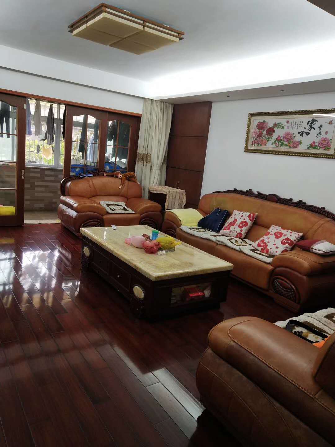 天龙景园  183㎡ 145万元精装带车库33平方