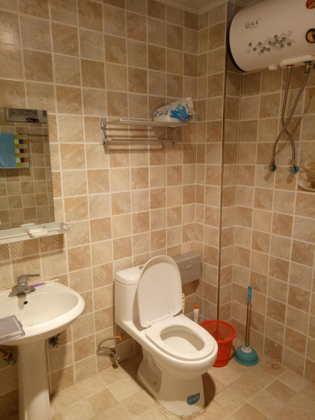 玉龙华府精装三房带杂物间出售