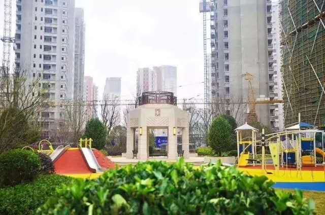 龙城庄园  132㎡ 102万元  带车位
