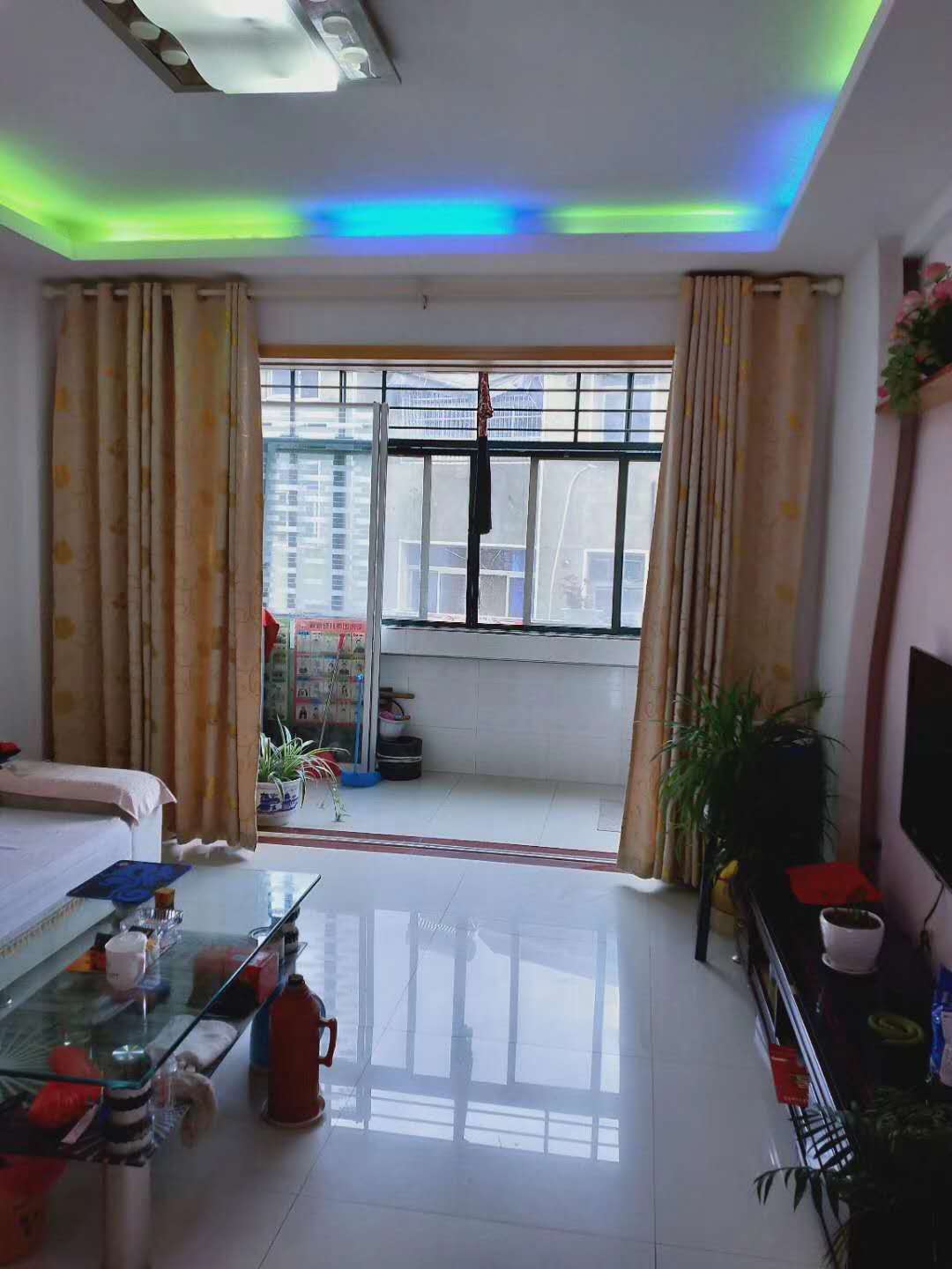 天泰花园  93㎡ 86万元精装带杂物间
