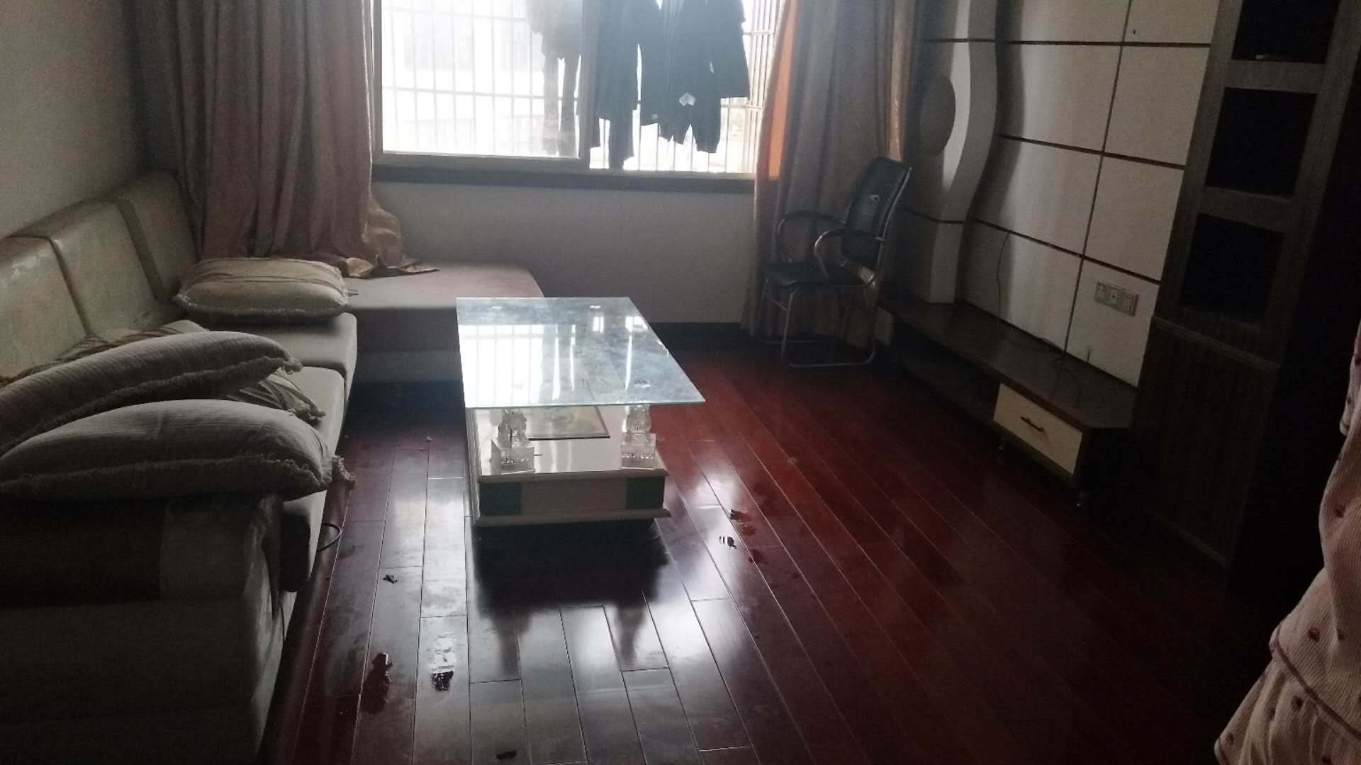 宏泰花园 中层 128.00㎡ 带杂物间100万元