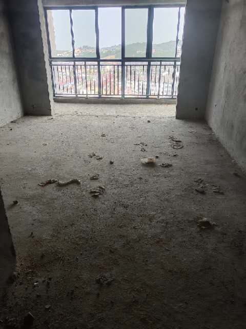 汇通城苑  111㎡ 毛坯带车库93.8万元十双阳台