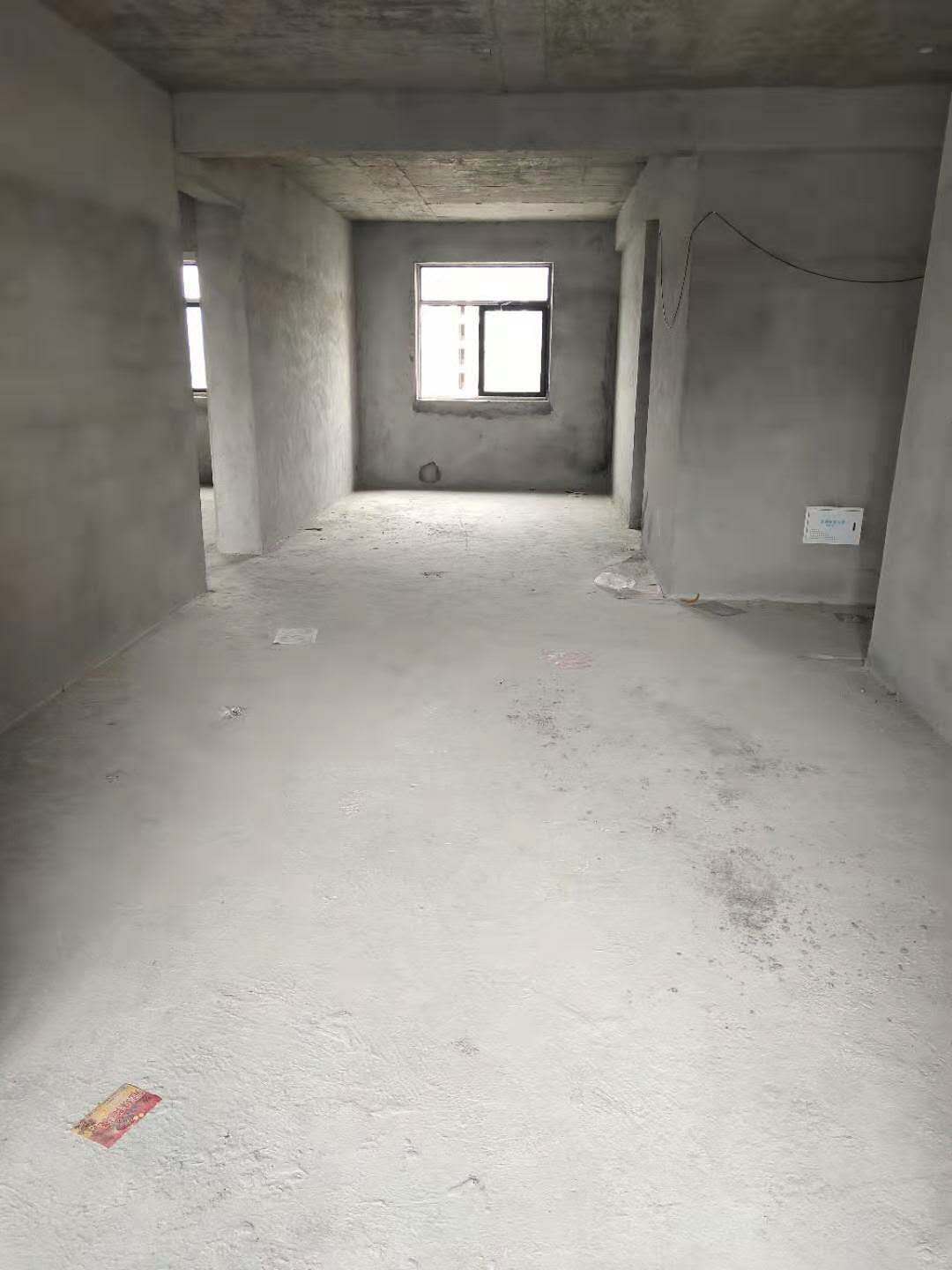 汇通大厦113平方，双阳台毛坯房边户，三室两厅一厨两卫，85.8万出售，证齐可以按揭，有钥匙随时看房