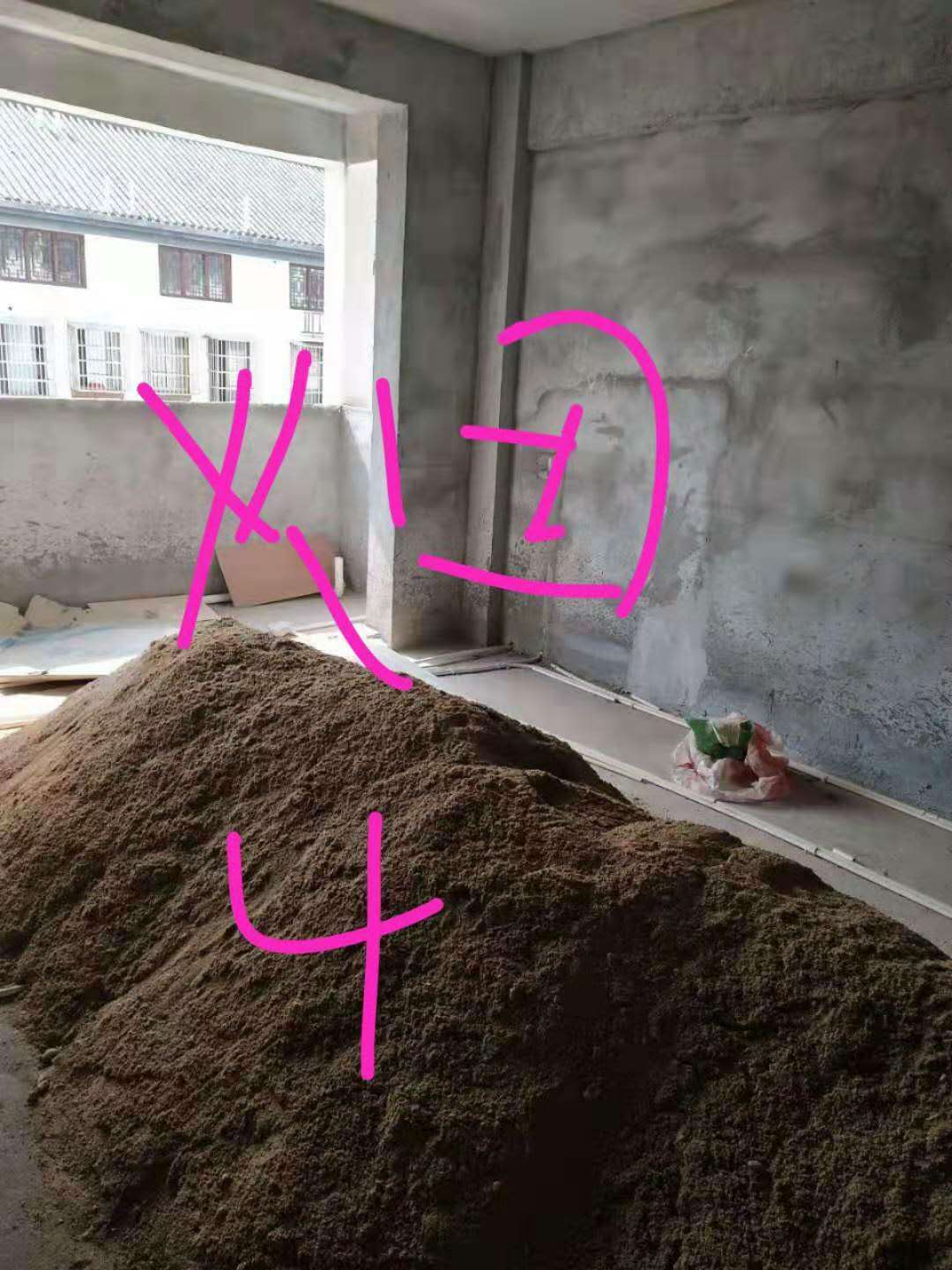 烟雨江南四楼。三室两厅两卫，121平方，证齐全，可按揭，有钥匙，随时看房，水电已安装。黄沙已运进。