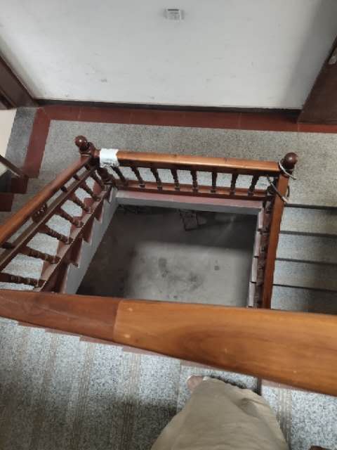 环城北路  208㎡ 138万元店面房一间四层