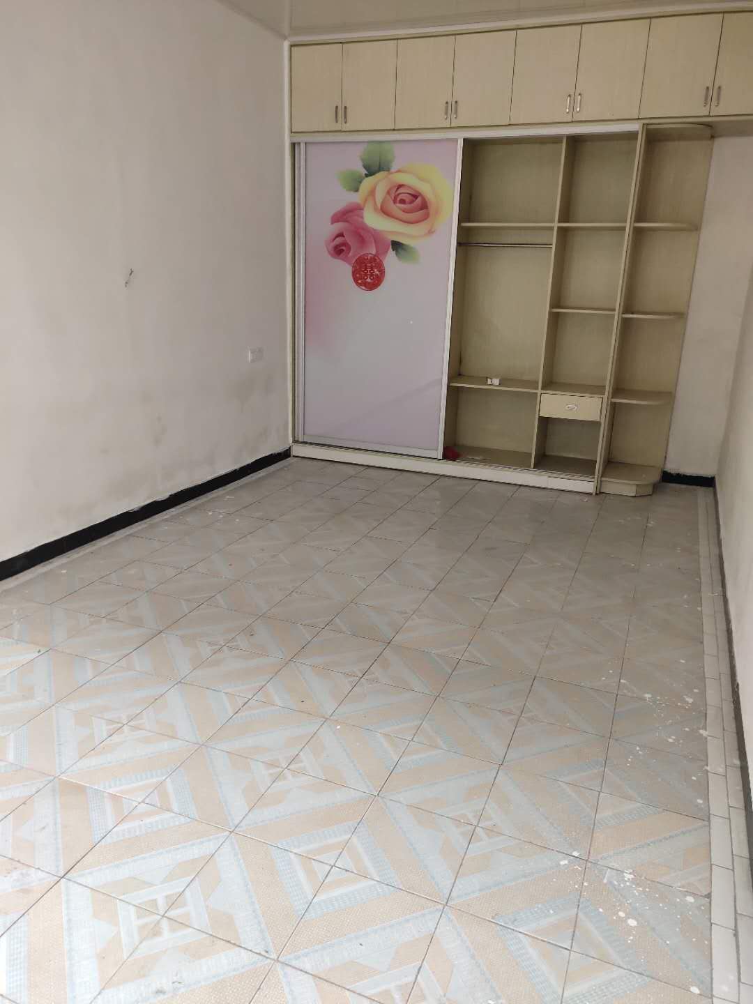 法华路庭院式一楼  76㎡ 58万元