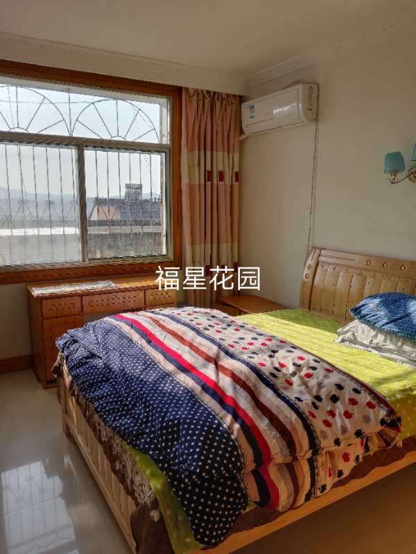 福星花园  110㎡ 76万元精装带杂物间28平方