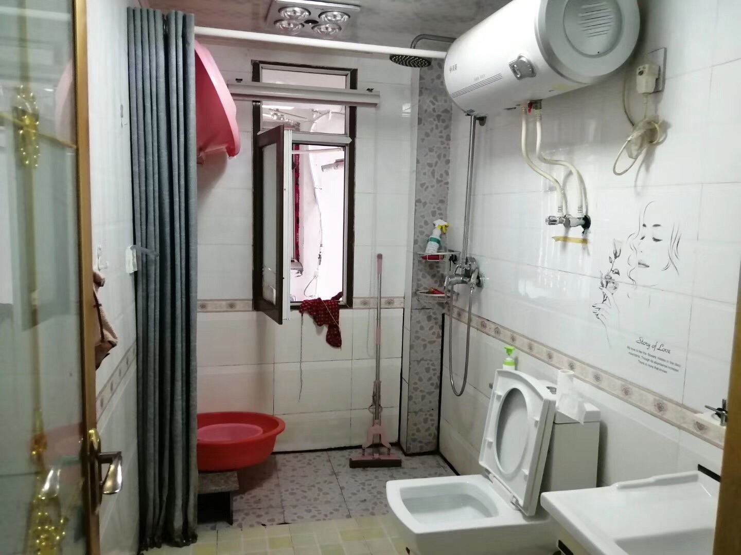 文博园烟雨江南文博园皖街，105平精装修三室两厅，关门卖，证满2年，税费低，可按揭，报价64.8万