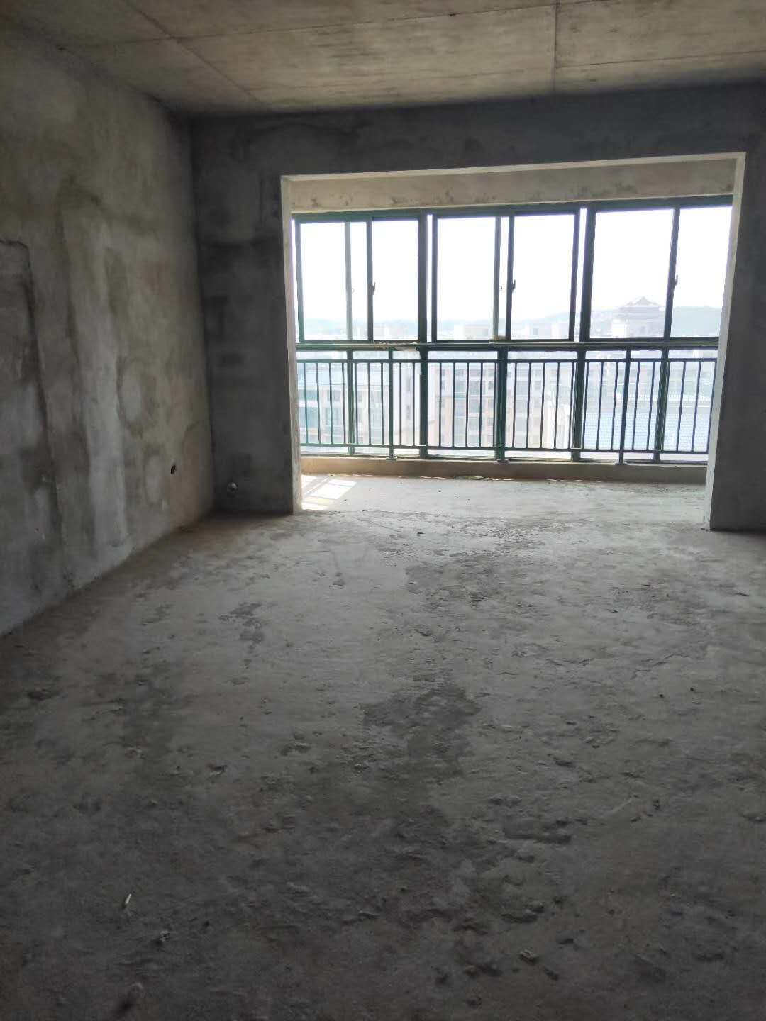 烟雨江南4楼120平方毛坯房带车库80万出售