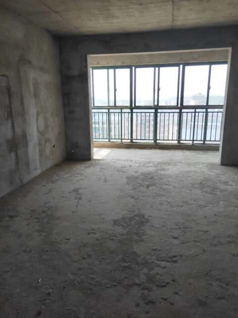 晋湖家园  135平方毛坯房102万出售