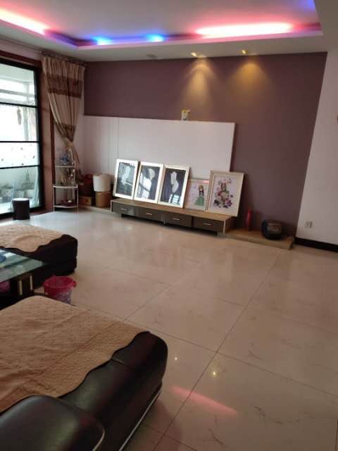 天龙景园  152㎡ 98万元精装带杂物间